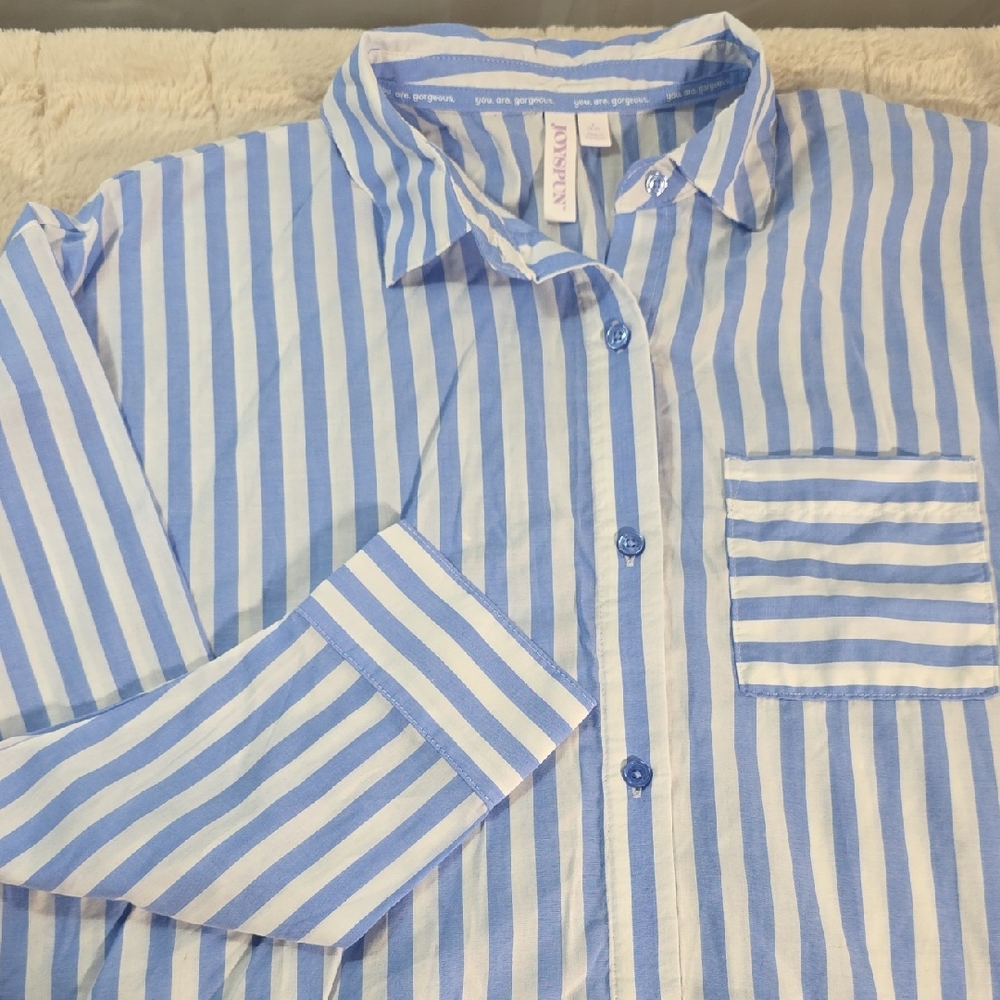 GAP Women's Blue and White Striped Button Down Shirt